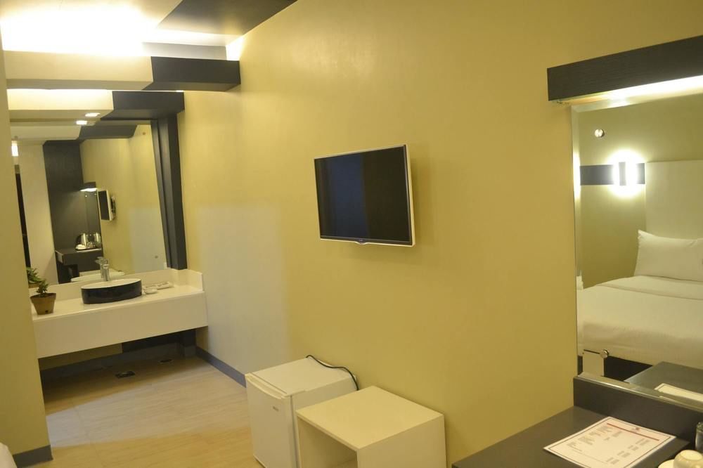 โรงแรม ลักกี9 บัดเจ็ท Tagum ภายนอก รูปภาพ